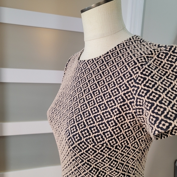 Loft Tan and Navy Geometric Flared Hem short Sleeve Dress Size 2 - Picture 10 of 16